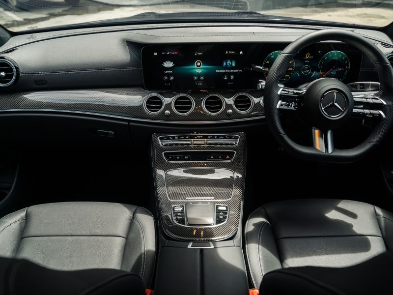 Mercedes-Benz Mercedes - Benz E-300 AMG Plug in Hybrid  ปัจจุบัน