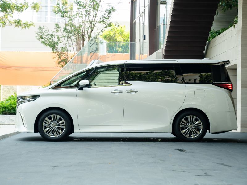 ALPHARD TOYOTA Alphard Z40 Year 2025 -