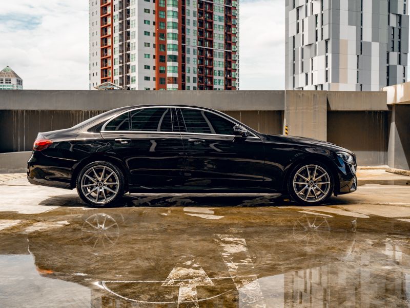 Mercedes-Benz Mercedes - Benz E-300 AMG Plug in Hybrid  ปัจจุบัน