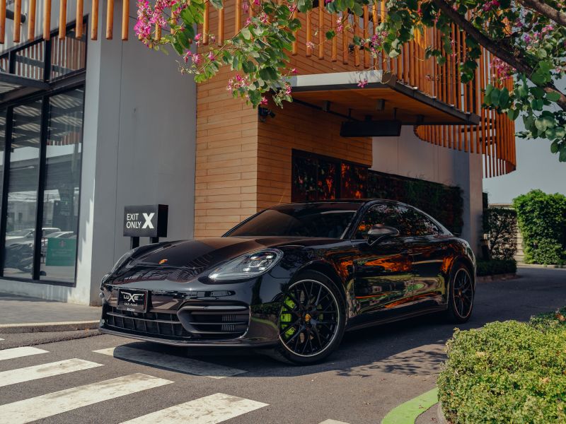 Porsche PORSCHE Panamera 4 Platinum Edition