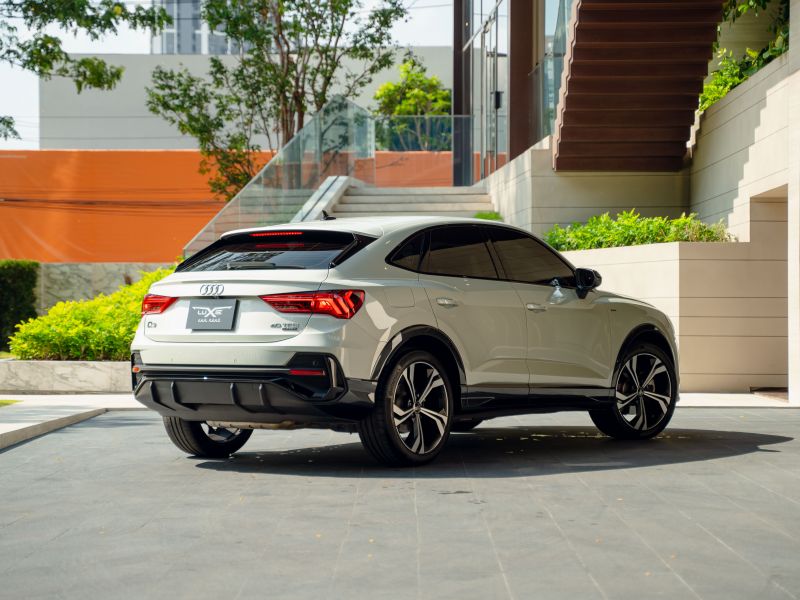 Audi AUDI Q3 Sport Black S line TFSI Quattro ปัจจุบัน