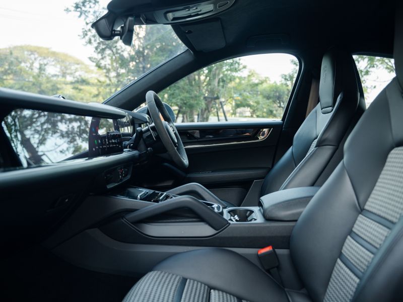 Porsche Porsche Cayenne E-hybrid Coupe Light Weight ปัจจุบัน
